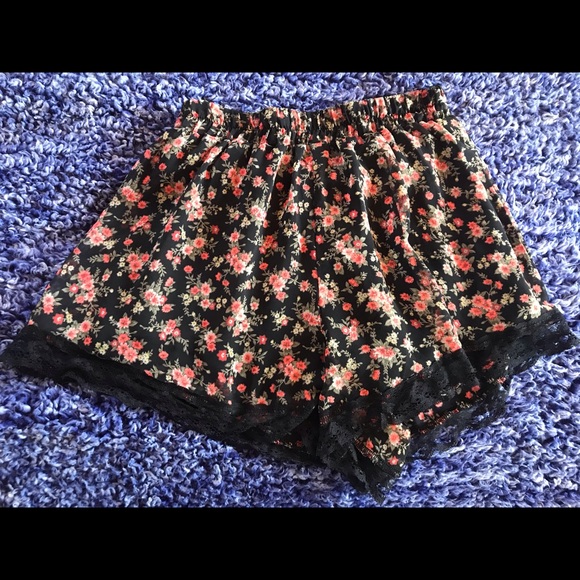 Floral shorts - Picture 1 of 2